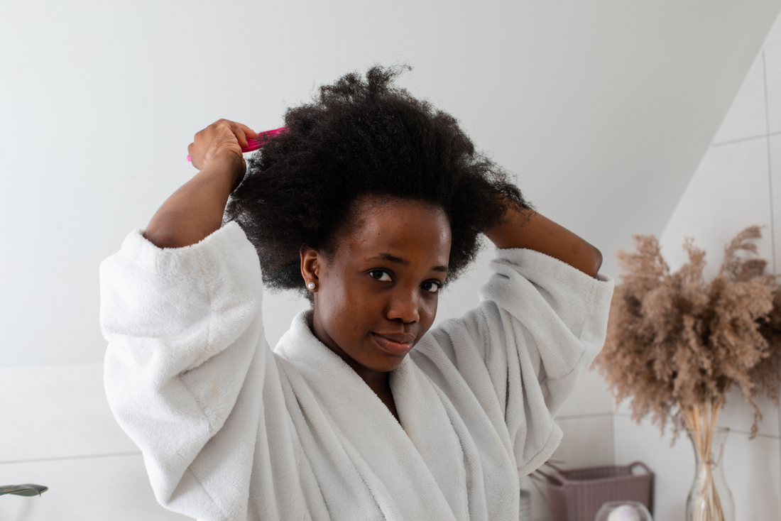 Chute de cheveux texturés : comment repérer une carence ?
