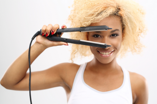 Routine post-lissage pour limiter les dégâts sur cheveux texturés