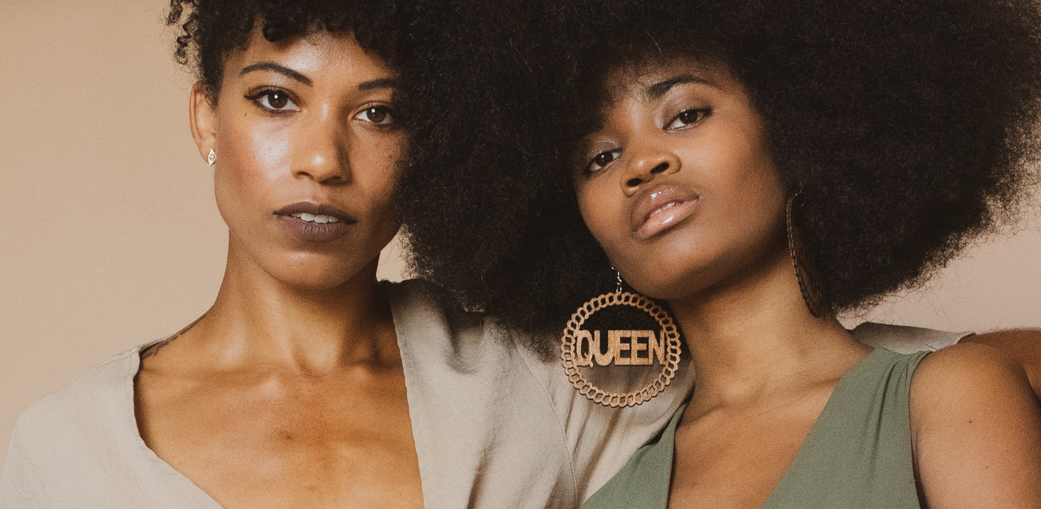 Femmes aux cheveux afro texturés