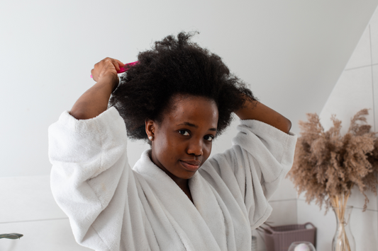 Chute de cheveux texturés : comment repérer une carence ?